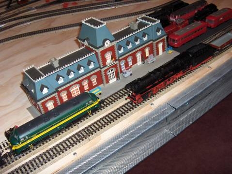 BB 00052 ~ Diorama: DB BR01 Steamer faces NMBS Reeks 5315 Diesel