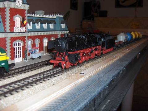 BB 00053 ~ Diorama: DB BR01 Steamer pulling freight