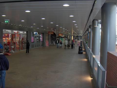 BB 00081 ~ Belgium: Antwerp Rail Road Station: shop while you wait
